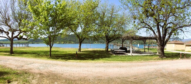 Foto del edificio - 4950 Beach Ave