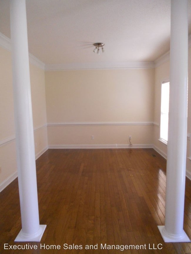 Building Photo - 4 br, 2.5 bath House - 216 Lane Tree