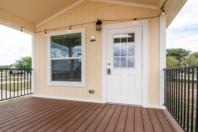 Foto del edificio - 25928 Haynie Flat Rd