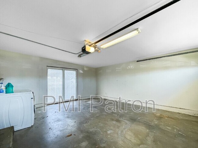 Foto del edificio - 17924 Gard Ave