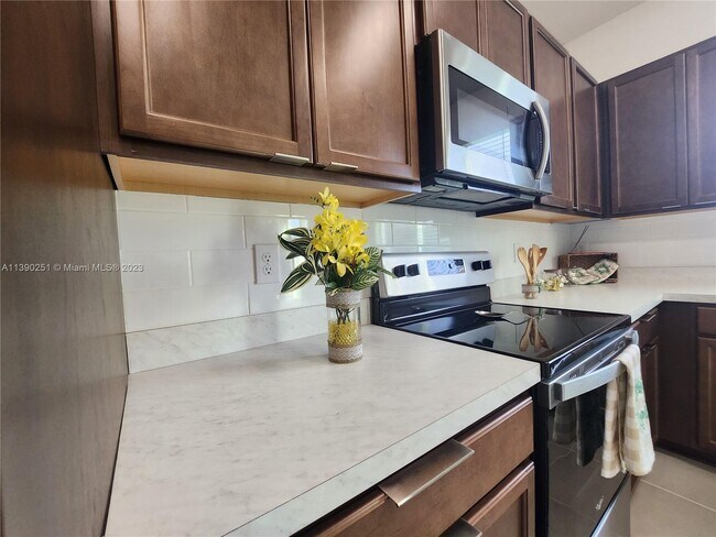 Building Photo - 1172 Papaya Cir.