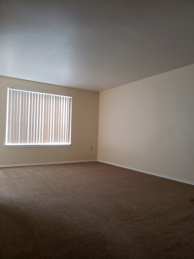 Foto principal - 1055 Capitol St NE