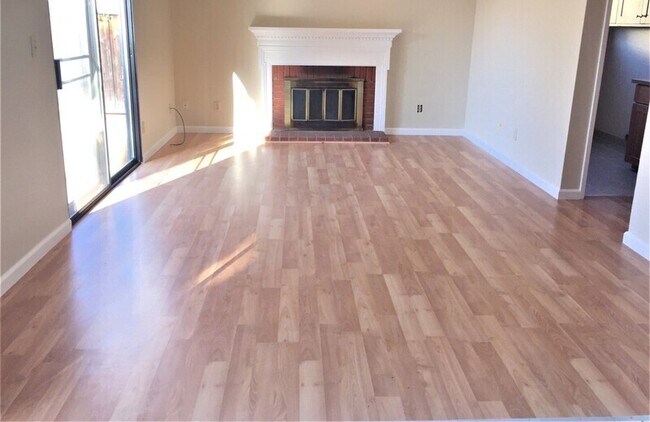 Foto del edificio - 3067 Summerhill Ct