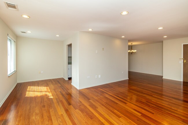 Building Photo - 2200 Bouterse St