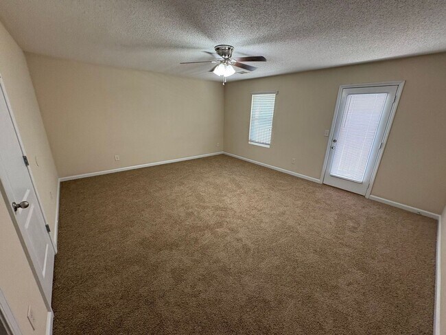 Building Photo - 249 Fern Ridge Ct