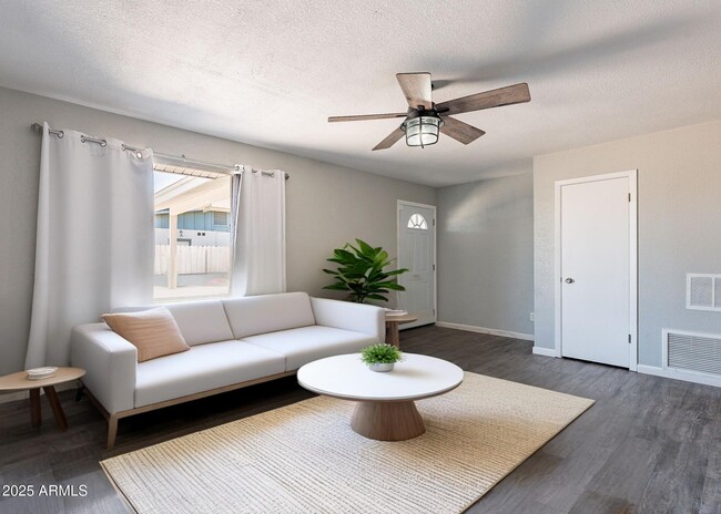 Building Photo - 1715 E El Parque Dr