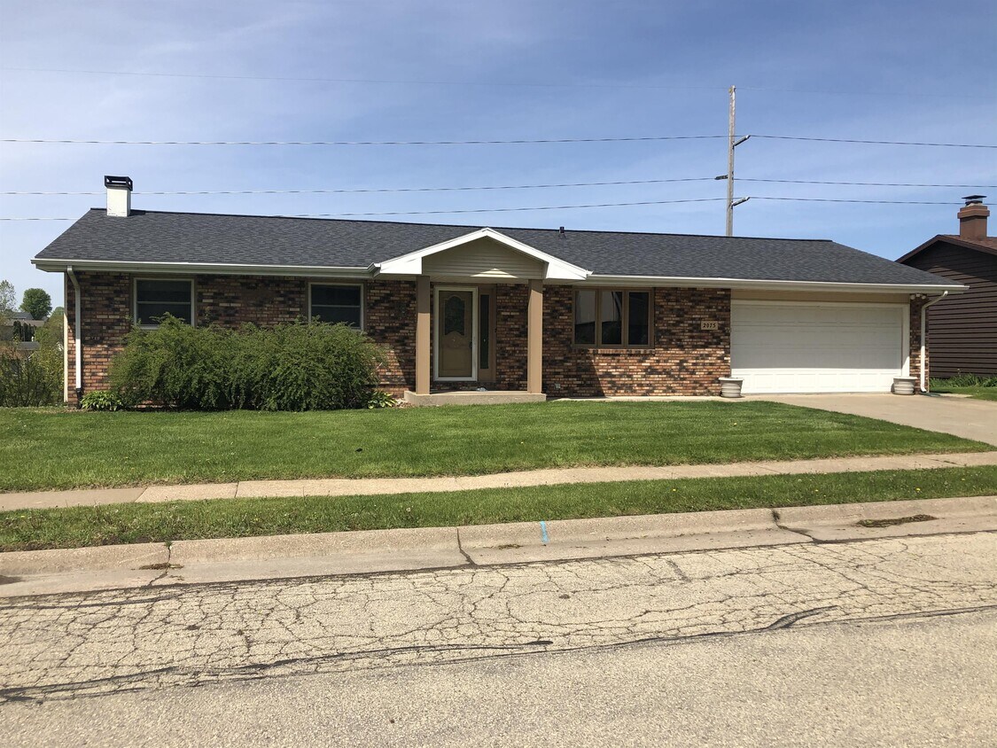 Primary Photo - 2075 Admiral St