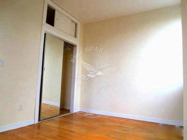 Foto del edificio - 153 E 3rd St