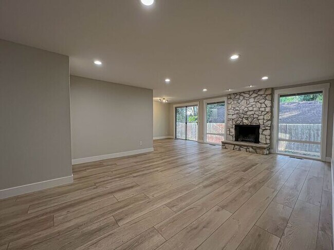 Building Photo - Three Bedrooms in Beaverton!