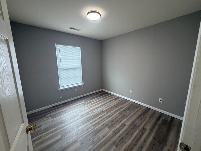 Foto del edificio - NEWLY RENOVATED: 2BR/1BA Duplex Homes in Hallsville, MO