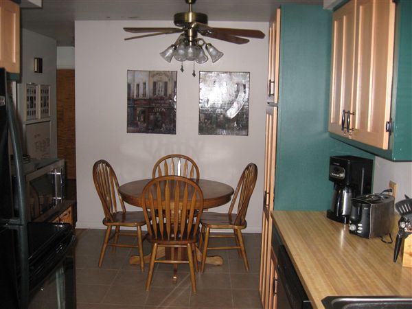 Building Photo - 420 Dawnlee Ave