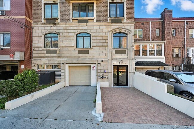 Foto del edificio - 64-64 Wetherole St