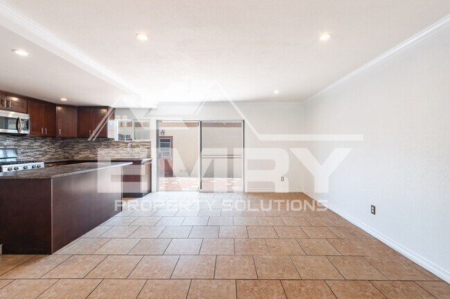 Foto del edificio - 9781 Karmont Ave