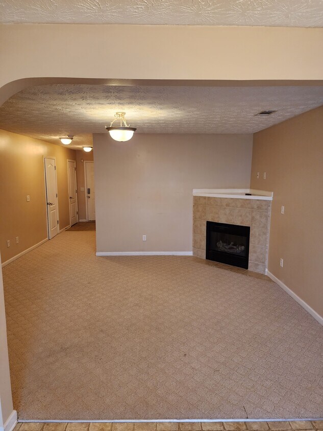 Primary Photo - 1425 Forsythia Way