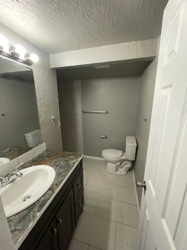 Building Photo - 3 bed 3 bath for rent with an additional 1 bed 1 bath mother-in-law house in rear of property.