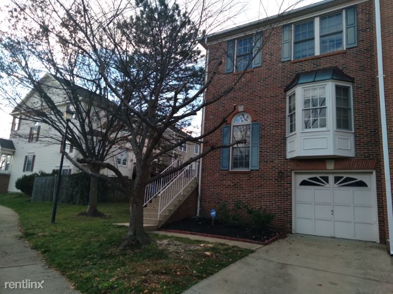 Foto principal - 3 br, 4 bath Townhome - Uniform Dr.