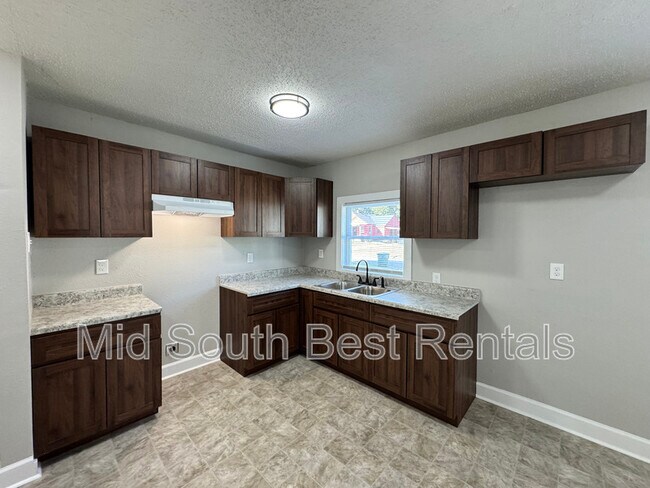 Building Photo - 3137 Chisca Ave