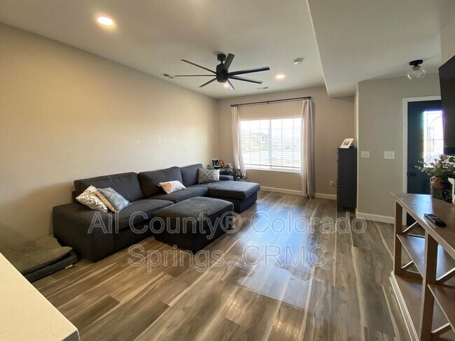 Foto del edificio - 1762 Grand Overlook St