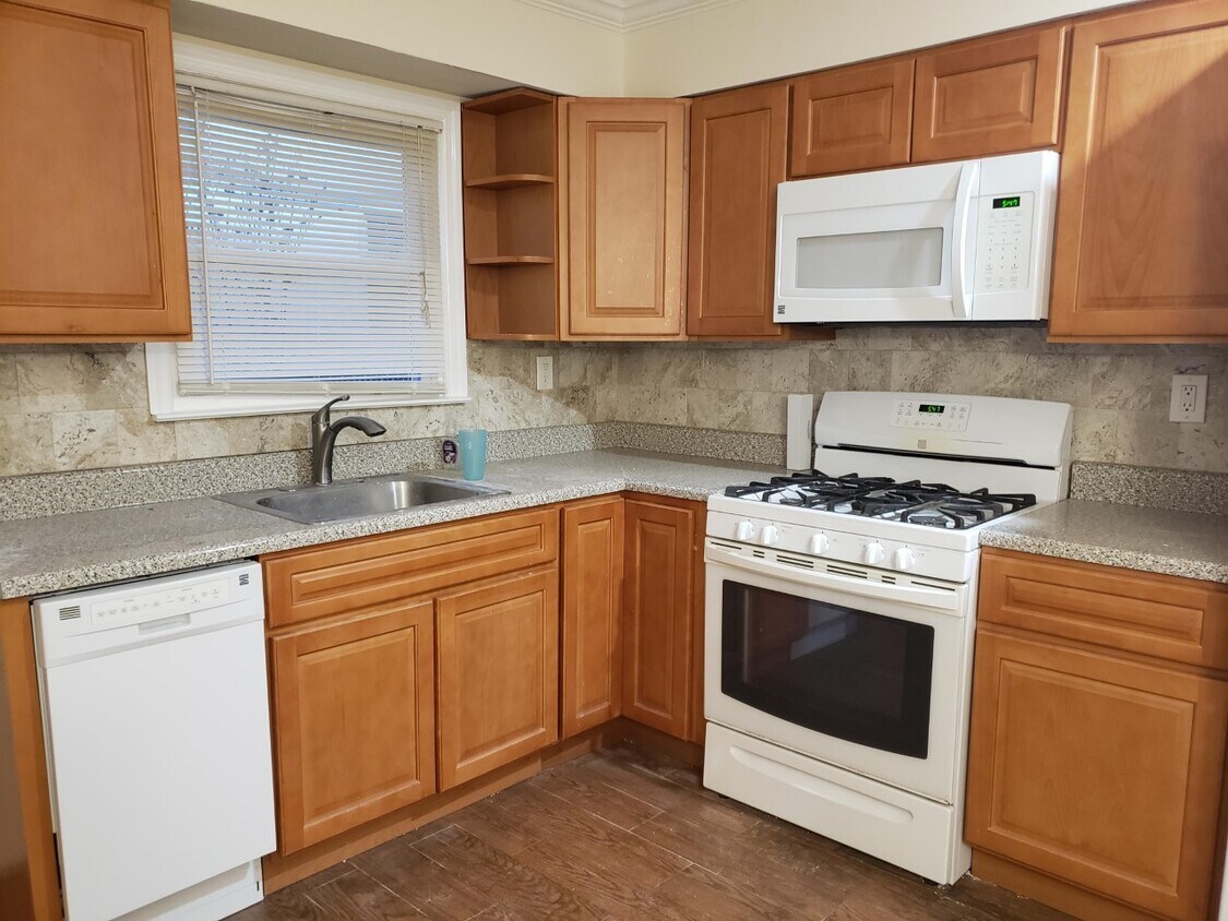 Kitchen Pic 1 - 538 E Penn St