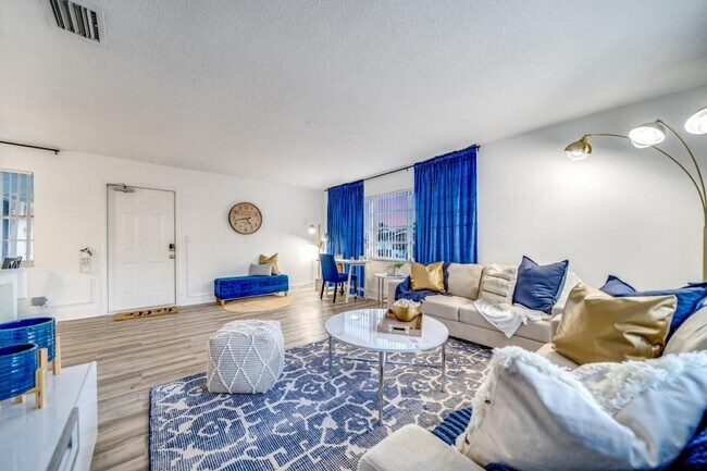 Building Photo - 376 Sunshine Dr