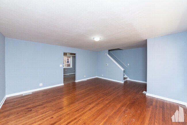 Building Photo - 6140 N Winthrop Ave