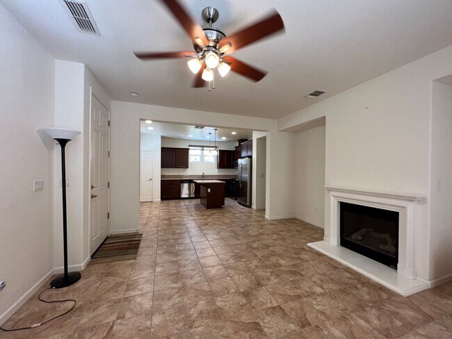 Building Photo - Desirable 4 Bed 3 Bath 2-Story Home in Folsom