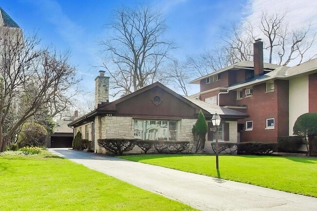 Foto del edificio - 545 Thatcher Ave