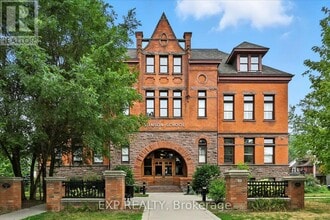 Building Photo - 200-200 Stinson St