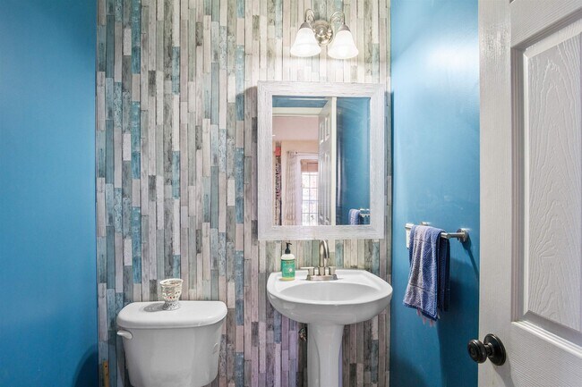 Building Photo - 7 Marina Dr