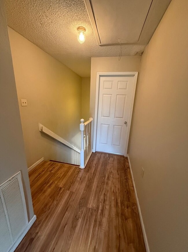 Photo - 1110-1112 Willow Creek Dr Apartment