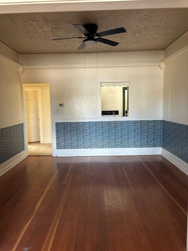 Foto del edificio - 1-Bedroom, 1 bath in Quiet 4-Plex near Ivywild