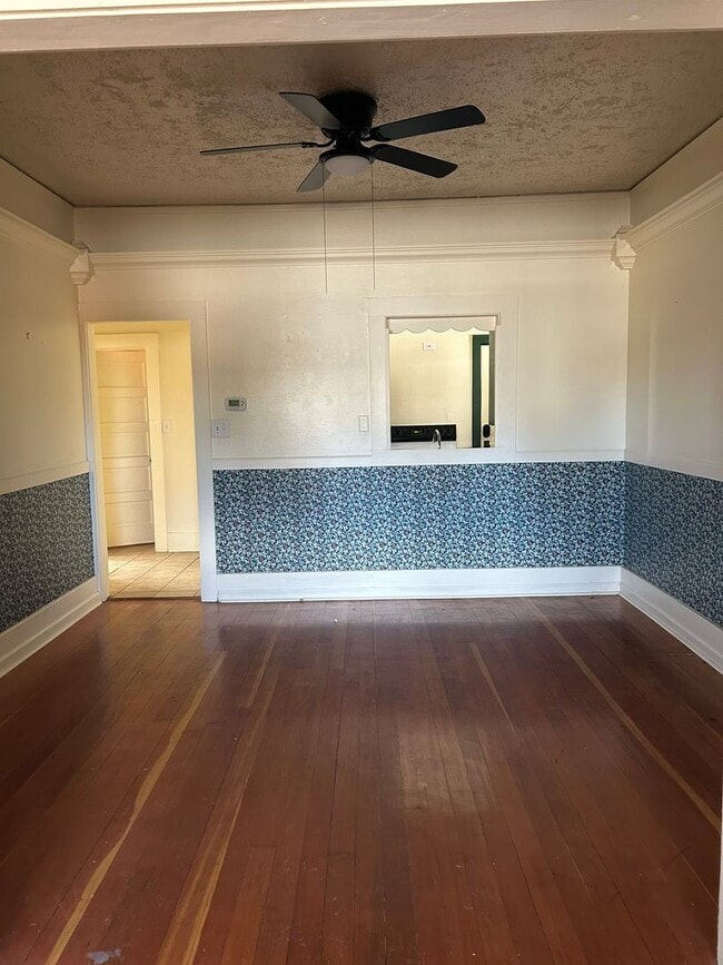 Building Photo - 1-Bedroom, 1 bath in Quiet 4-Plex near Ivywild