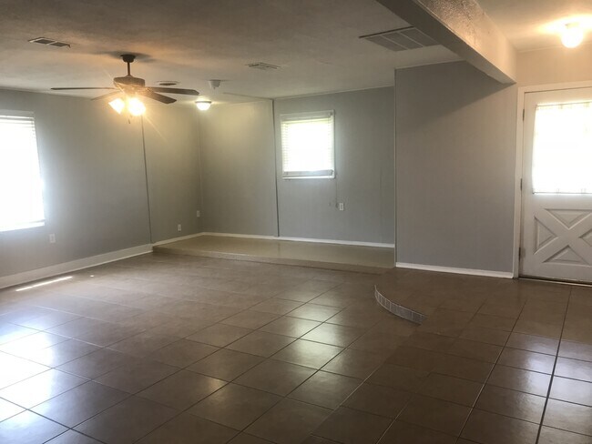 Foto del edificio - 5521 Pinto Ln