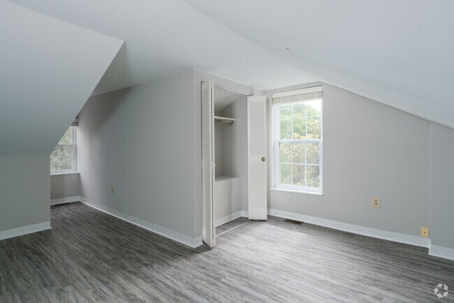 1HAB, 1BA - 700 ft² - Senate Square Apartments