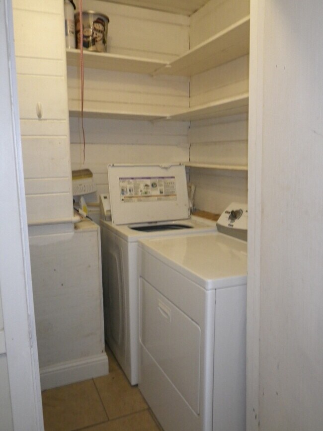 Building Photo - 1106 Milner Dr