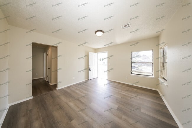 Building Photo - 1106 Sandra Dr