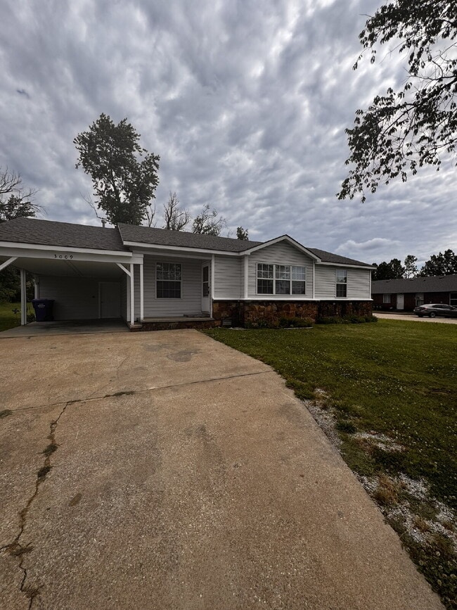 Building Photo - 3009 W Olive St
