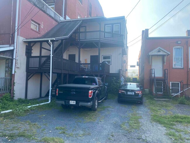 Building Photo - 132 Pike St