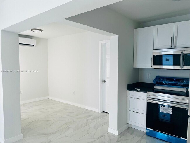 Foto del edificio - 228 SE 9th Ct