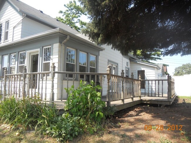 Foto del edificio - 417 Crooks Ave