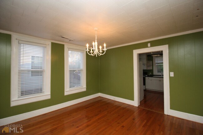 Building Photo - 305 Alford St