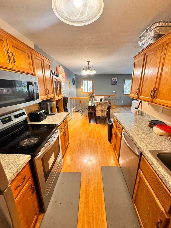 Foto del edificio - Gorgeous 3 Bedroom, 2 Full Bathroom Townhome in Desirable Location