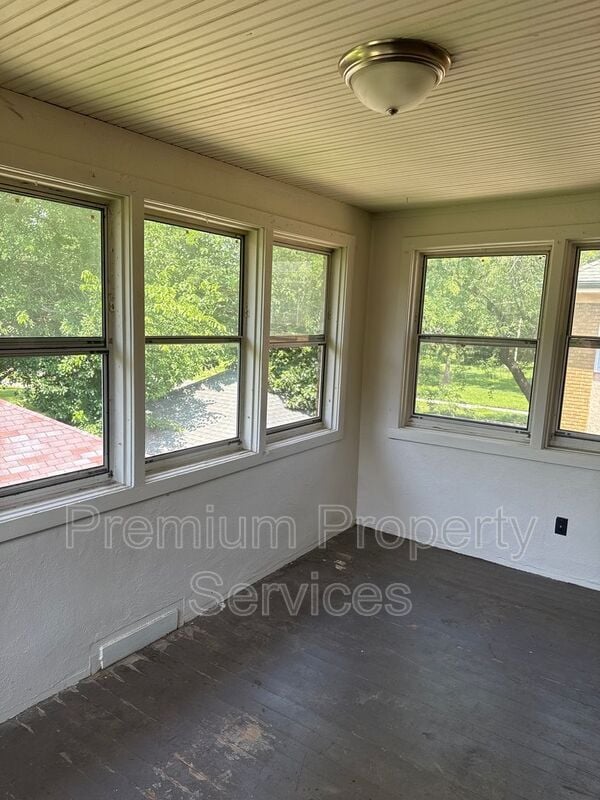 Building Photo - 907 14th St