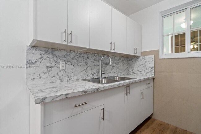 Foto del edificio - 160 NE 55th St