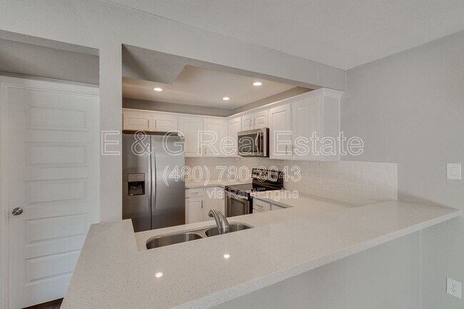 Foto del edificio - 1645 W Baseline Rd