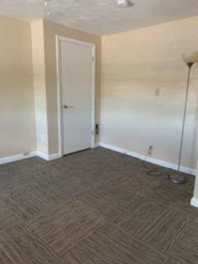 Building Photo - 350 Meyran Ave