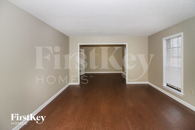 Foto del edificio - 3333 Summerhill Dr