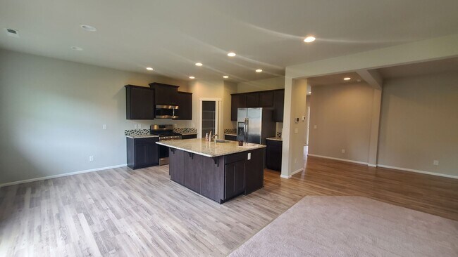Building Photo - Beautiful Newer Puyallup Home You Will Not Want To Miss!