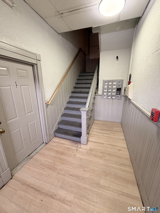 Building Photo - 197 S Leonard St