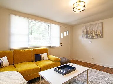 Foto del edificio - 149 Maywood Ave